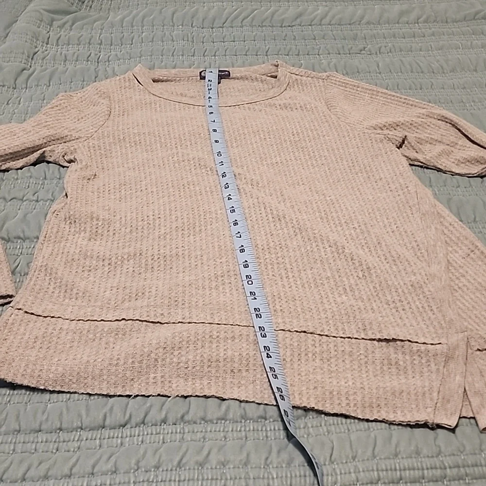 Democracy Gray Asymmetrical Hem Top Size Medium NWOT - Picture 6 of 6